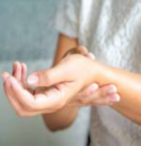 मनगटावर सूज का येते?